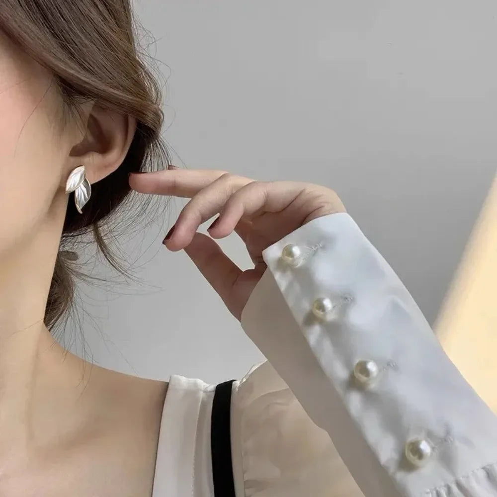 New Korean Arrival Metal Trendy Fresh Lovely Sweet Grey Leaf Stud Earrings For Women 2025 Fashion Jewelry