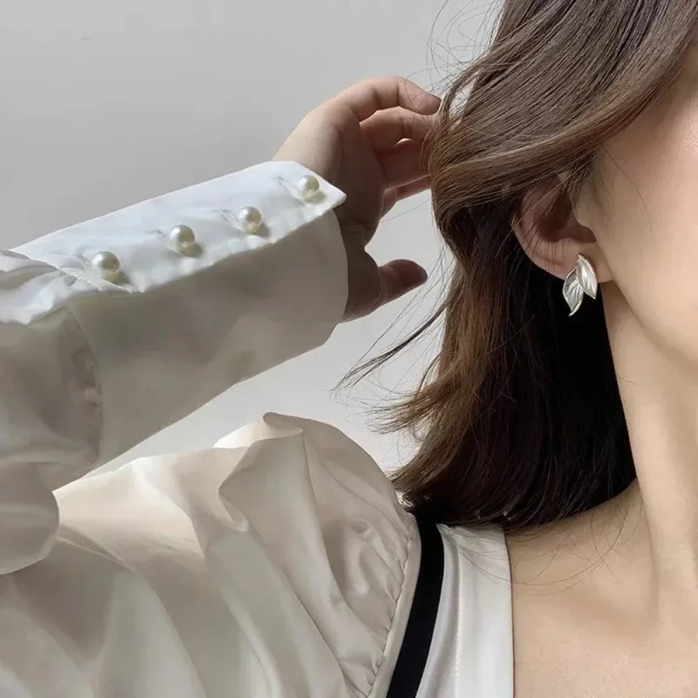 New Korean Arrival Metal Trendy Fresh Lovely Sweet Grey Leaf Stud Earrings For Women 2025 Fashion Jewelry