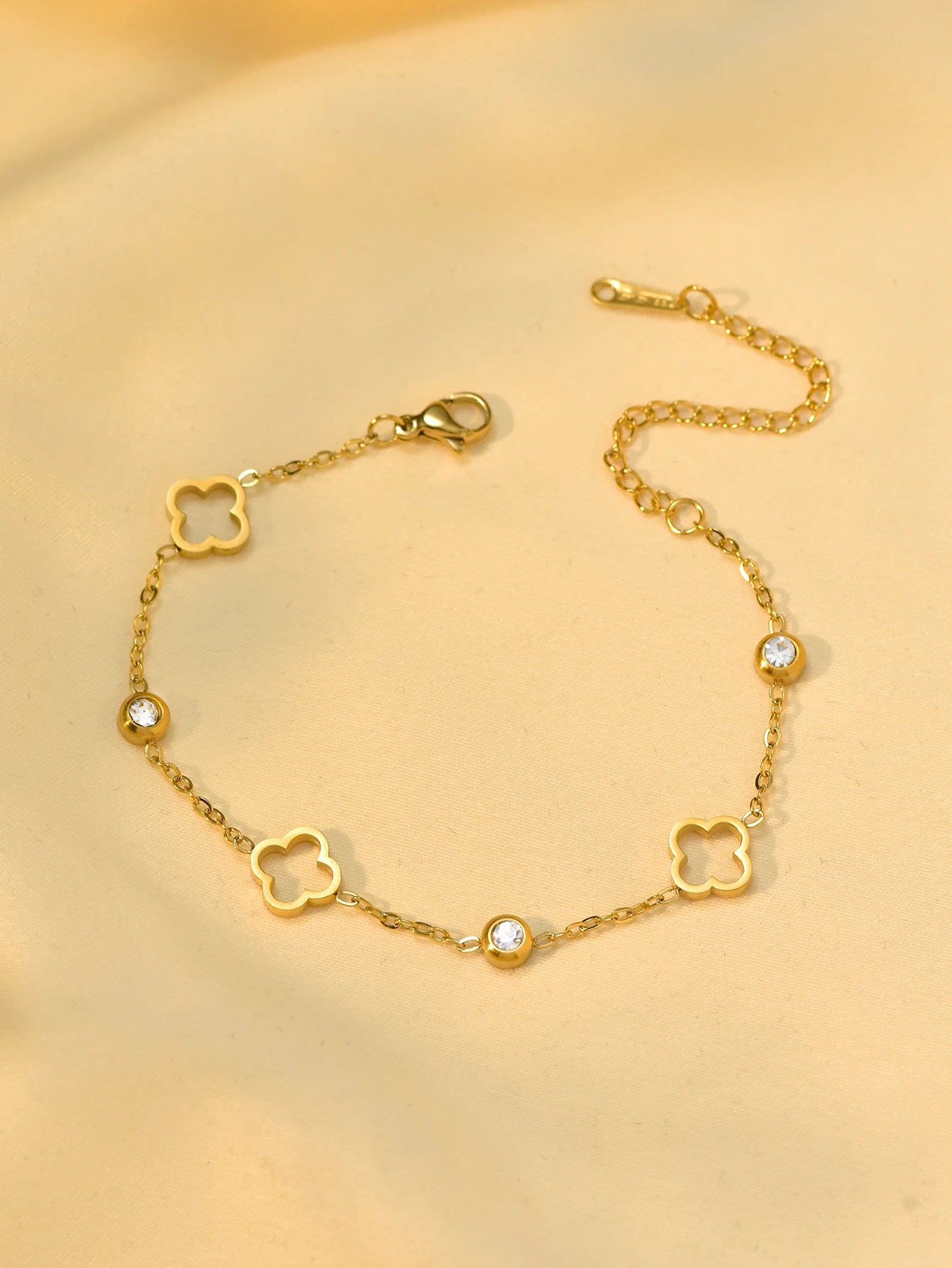 1 Piece /set 18k Gold Plated Stainless Steel Luxury Lucky Hollow Clover Set Zirconia Necklace Bracelet Earring Bangle Set