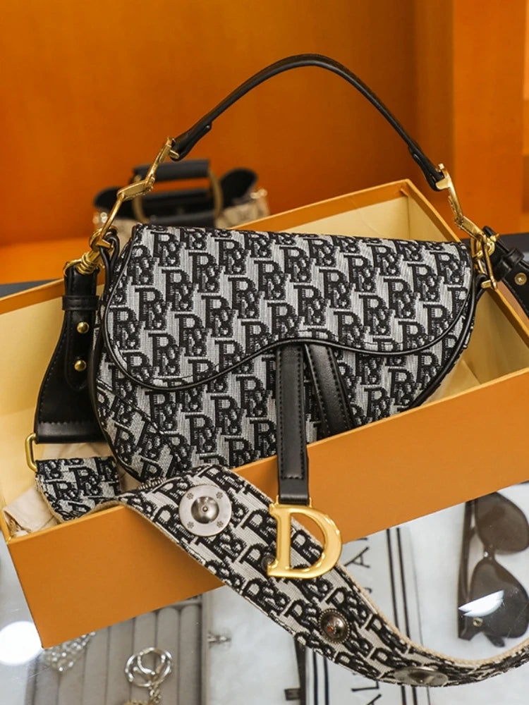 Mode Europa und die Vereinigten Staaten und die Vereinigten Staaten Nieten Schulter Umhängetasche Stickerei Halbkreis Sattel Handtasche