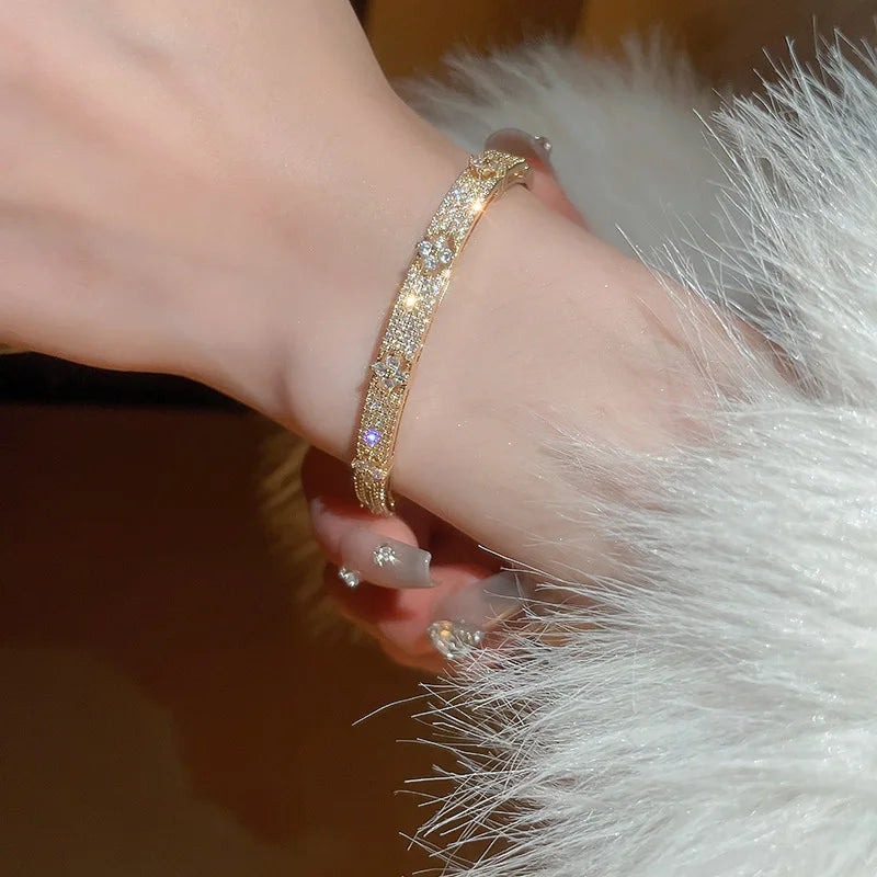 ANENJERY Four Leaf Flower Inlaid Shiny Zircon Bracelet