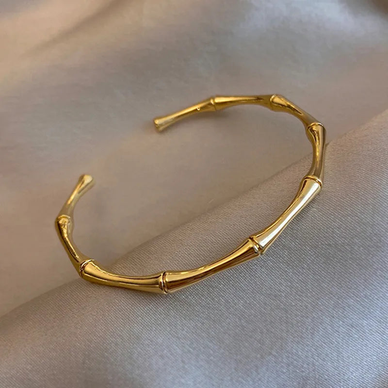 1pc Titanium Steel Gold Bracelet, Fashionable Classic Style, Stainless Steel Bracelet, Inlaid With Zircon,For Women's Daily Wear
