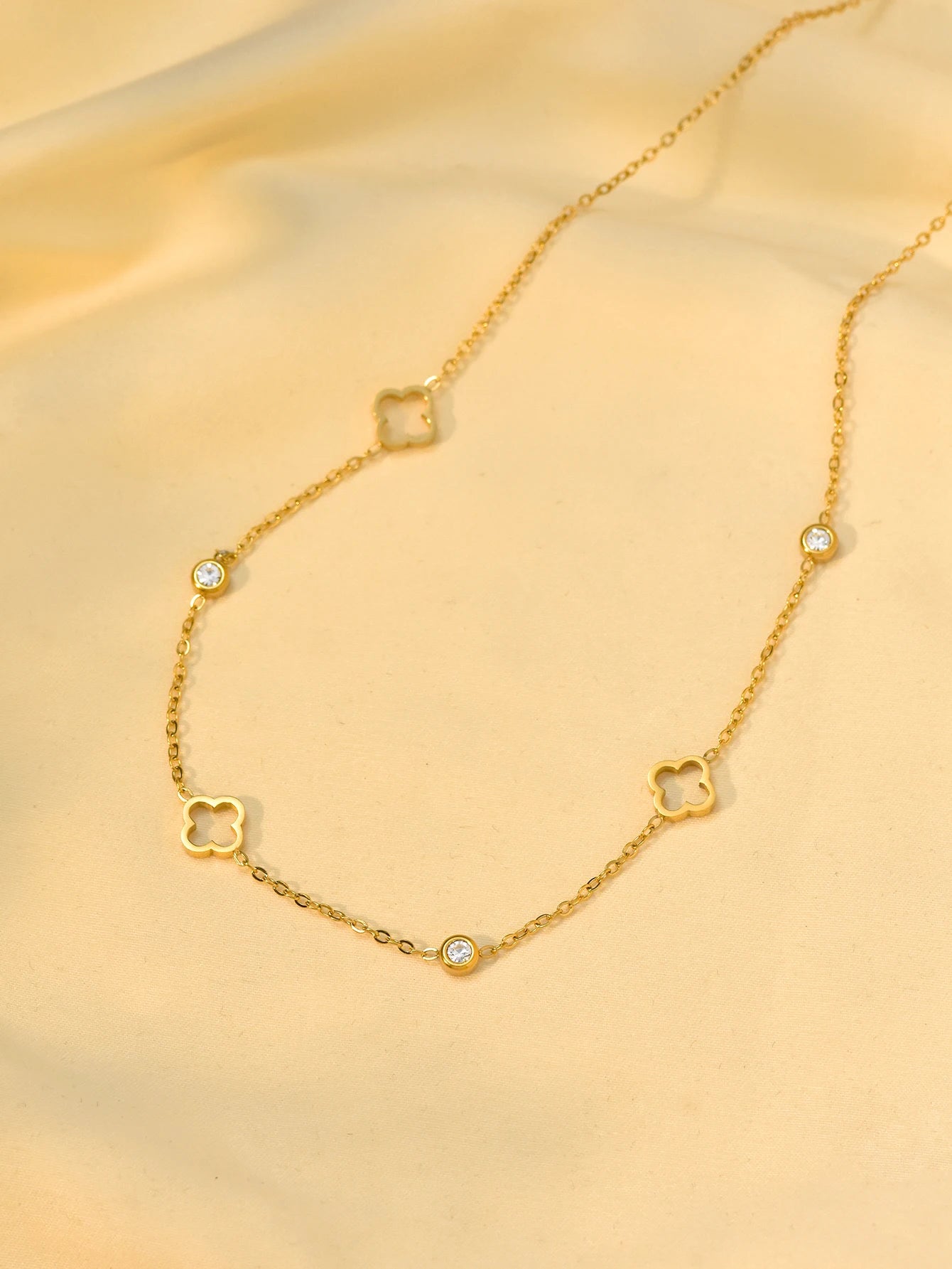 1 Piece /set 18k Gold Plated Stainless Steel Luxury Lucky Hollow Clover Set Zirconia Necklace Bracelet Earring Bangle Set