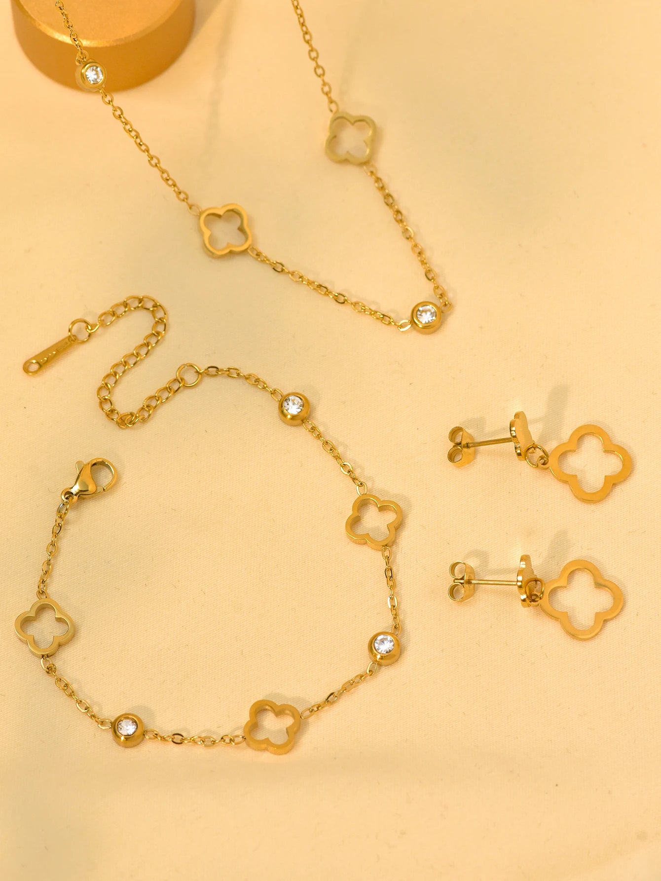 1 Piece /set 18k Gold Plated Stainless Steel Luxury Lucky Hollow Clover Set Zirconia Necklace Bracelet Earring Bangle Set