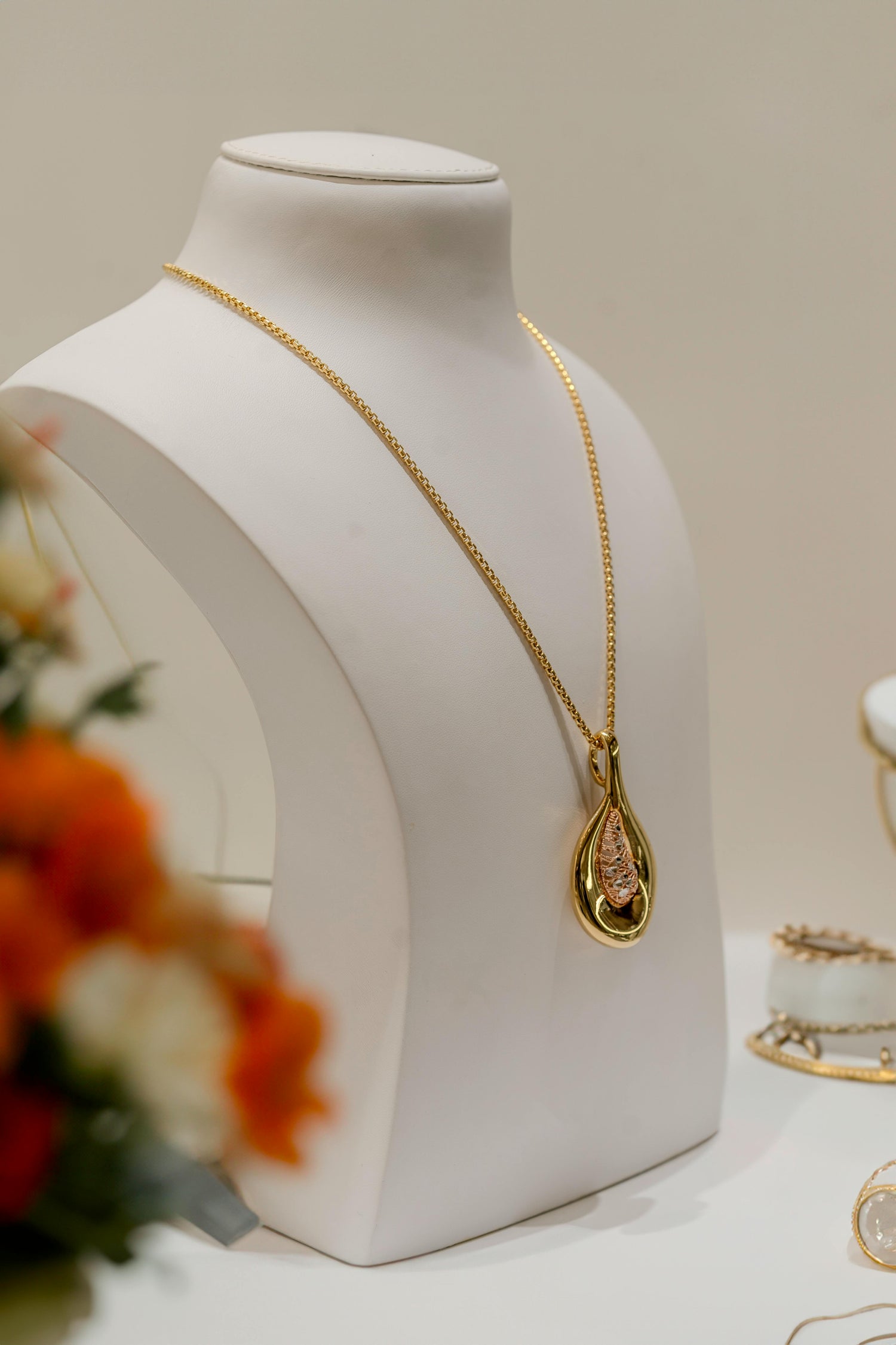 Elegant Gold-Plated Necklaces with Genuine Zircon – Vera Luxe Collection
