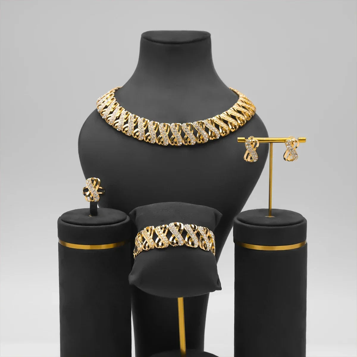 Mode 18 Karat vergoldetes Schmuckset Dubai African Choker Halskette Ohrringe Ringe Hochzeit Brautschmuck Sets für Frauen