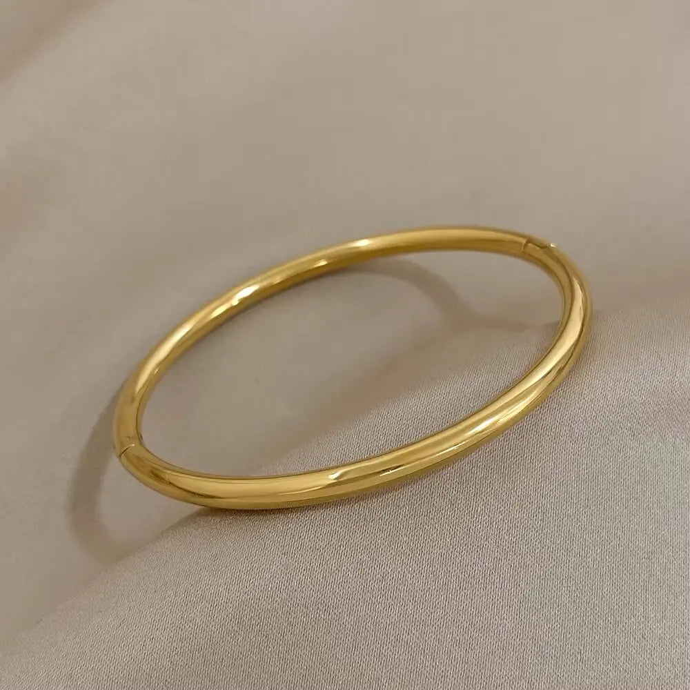 1pc Titanium Steel Gold Bracelet, Fashionable Classic Style, Stainless Steel Bracelet, Inlaid With Zircon,For Women's Daily Wear