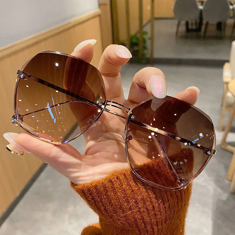 Markendesign 2024 Mode Neue polygonale Metall-Sonnenbrille Retro Damenbrille Klassischer Trend Luxus Fahrreisebrille